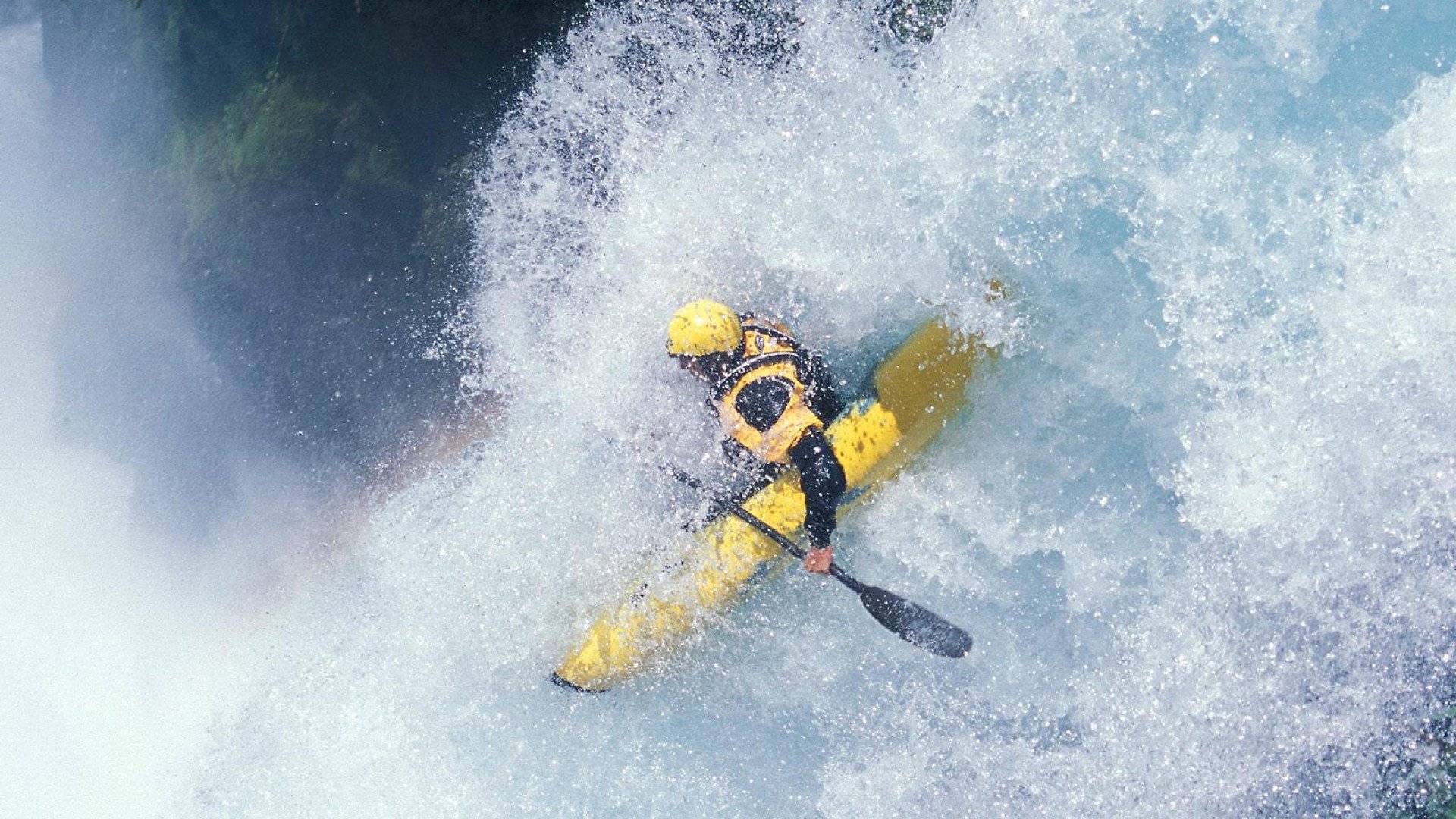 “天灾挑战:暴雨雪雹中的赛场勇士”,雪暴灾害