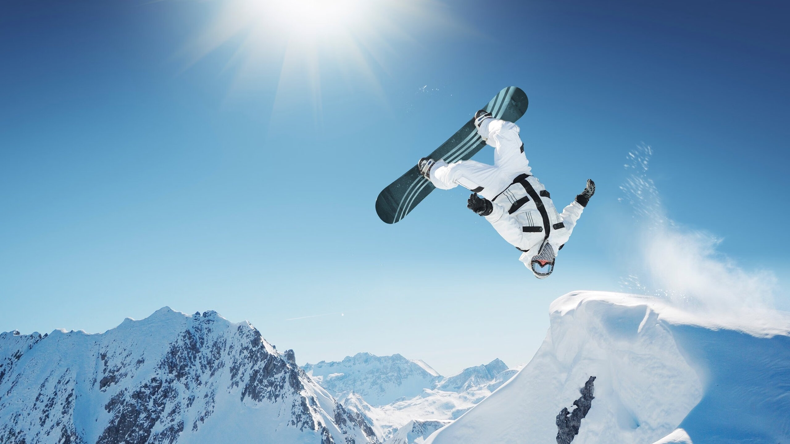 “徒步定向越野：东部新区赛场上演智慧与速度的竞逐”